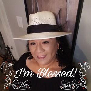 Meet your Posher, Naomi l.